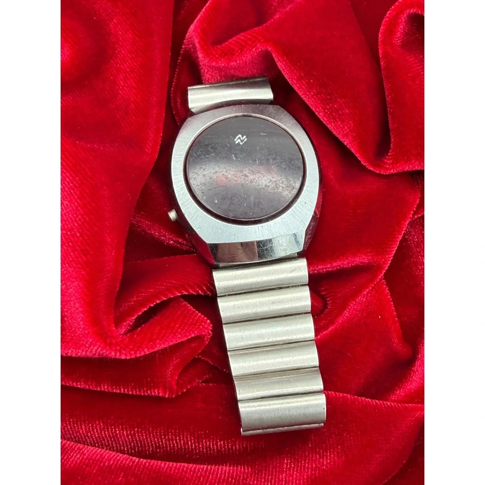 Vintage 1970s National Semiconductor Red LED Digital Watch Swiss Case Untested